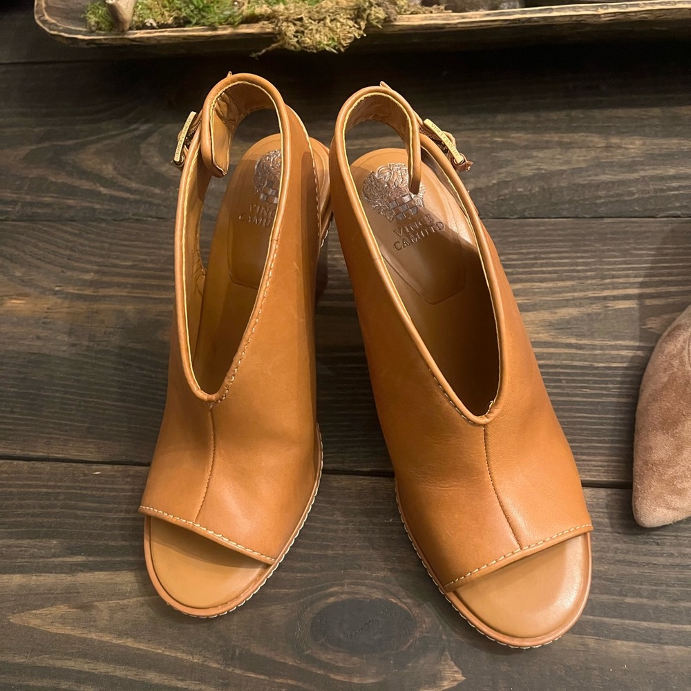 Fabulous camel almost in perfect condition size 9 Stacked Heel
